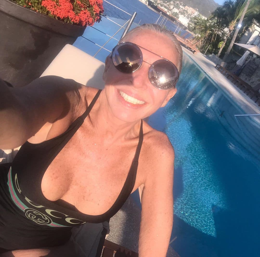 "
<b>Escupe para arriba, que te cae para abajo."</b>
<br>Otro de sus dichos que nos ha dejado pensando; esto es algo que Laura le dije a uno de sus panelistas, para explicarle que hay darse cuenta de las acciones de uno mismo, porque todo se puede regresar en un futuro.
<br>