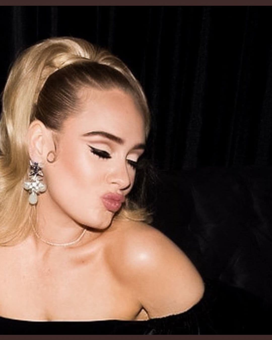 Hace unos meses, la cantante regresó a sus redes sociales luciendo un cuerpo mucho más delgado, al respecto, la británica declaró:“nunca he querido parecerme a las modelos de las portadas de las revistas. Represento a la mayoría de las mujeres y estoy muy orgullosa de ello. Si decidí cambiar mi cuerpo fue estrictamente por cuestiones de salud”.