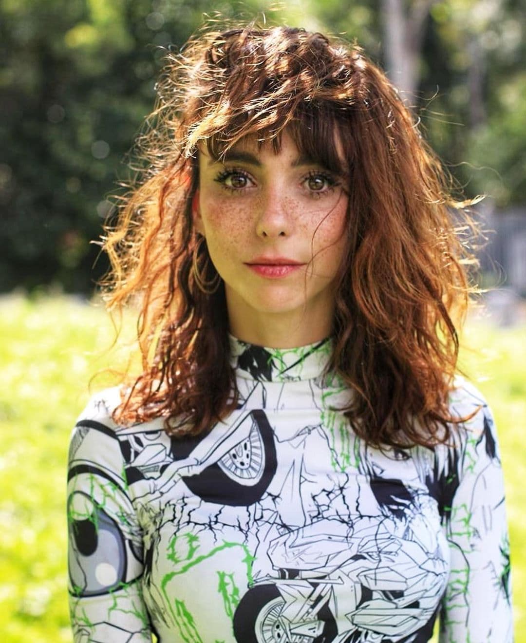 Durante el primer fin de semana tras la llegada del otoño, Natalia compartió algunos 
<i>looks</i> que son ideales para el cambio de estación y mezcló algunas prendas de verano con otras más abrigadas de invierno; a continuación algunos ideas de look inspirados en la también actriz que no podrán faltar en tu guardarropa.