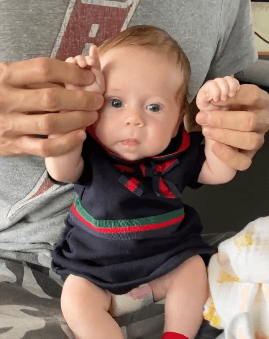Masha, como cariñosamente llaman, junto a su padre cuando tenía 3 meses de nacida.