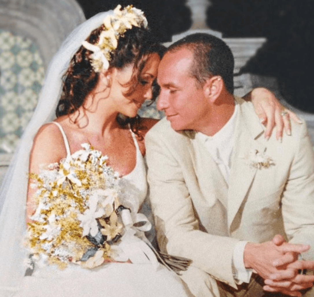 Erik no se quedó atrás y le dedicó un mensaje a su mujer, en su cuenta de Instagram. “La verdaderas historias de amor nunca tienen final, te amo”.