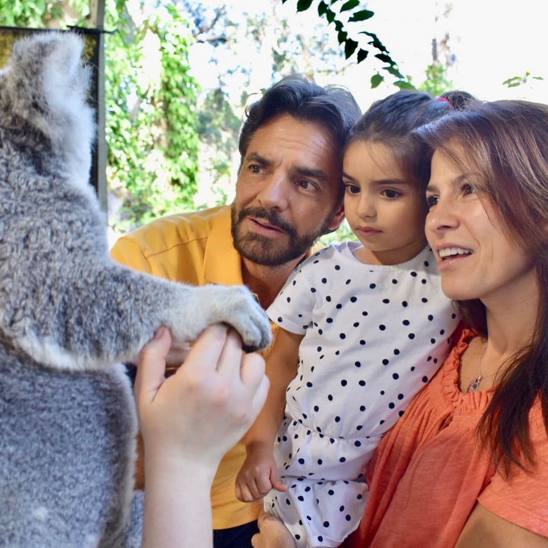 Durante cuatro meses, Australia fue el hogar de Alessandra Rosaldo y Eugenio Derbez. La cantante mencionó en sus redes la importancia del apoyo del mundo entero para detener la tragedia. Mientras vivieron ahí visitaron un santuario de animales, por lo que pidió el apoyo para que este lugar siga cuidando a animales que se encuentran enfermos, huérfanos o lastimados, principalmente koalas.