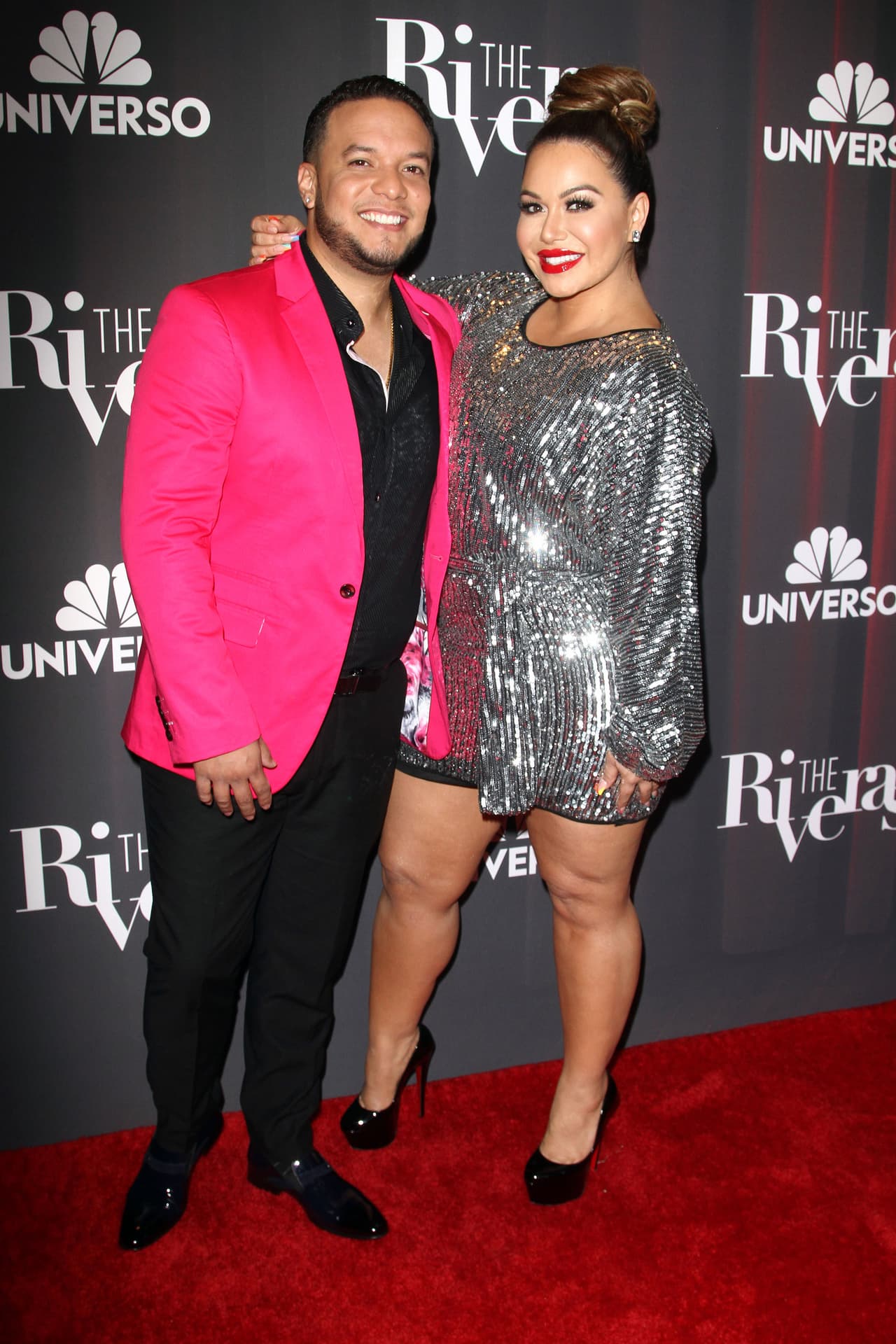 Chiquis Rivera y Lorenzo Méndez todavía no cumplían un año de casados cuando la hija de Jenni Rivera anunció una separación temporal con su esposo. En junio de este año, la cantante aclaró que no hubo ninguna infidelidad, sino que ambos se estaban dando un espacio en su relación.
<br>
<br>Un mes más tarde, y tras las inconveniencias de una pandemia por coronaviurs, la pareja anunció no solo haberse contagiado del virus, sino que ahora mismo ambos le están dando una segunda oportunidad a su matrimonio.
<br>
<br>“Él también salió positivo y la verdad de las cosas son, que cuando yo vi a Lorenzo a él ya le dolía la garganta, luego me dio un beso, me agarró de besos porque me extrañaba, me agarró me besuqueó”, explicó la cantante.