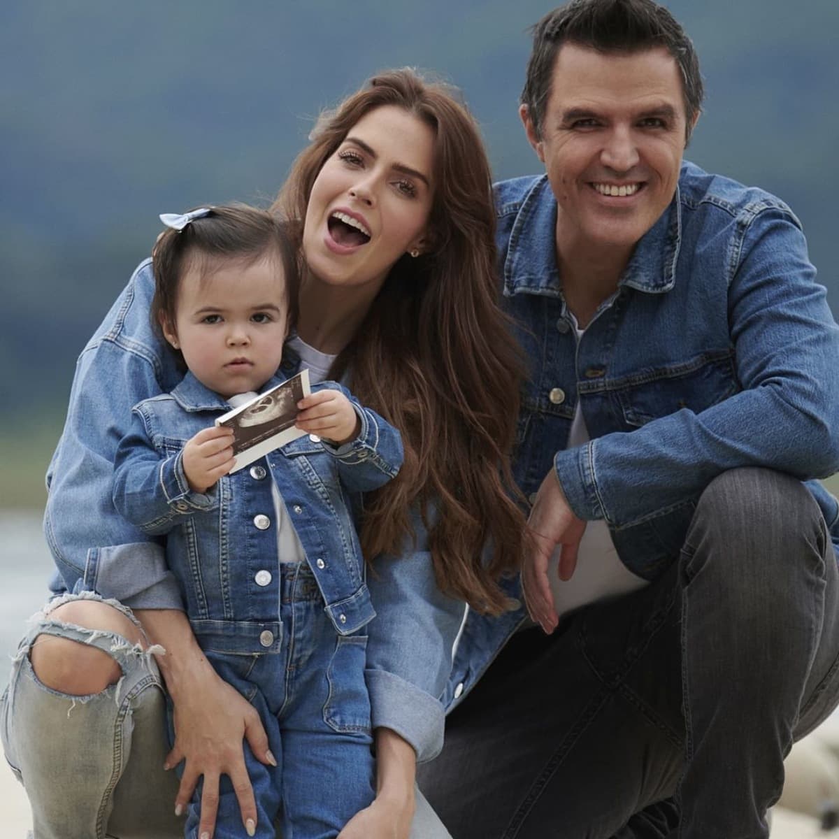 Claudia Álvarez estremece al presumir las caritas de sus bebés en tiernas fotos y famosos enloquecen