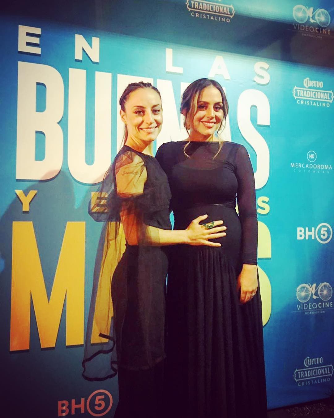 Tenían de donde salir, las actrices, Zuria y Marimar Vega son hijas del fallecido actor, Gonzalo Vega y la actriz Leonora Sisto. Ambas iniciaron en televisión, pero también han hecho cine y teatro. El menor de la familia, Gonzalo Jr. también ha incursionado en las artes escénicas.