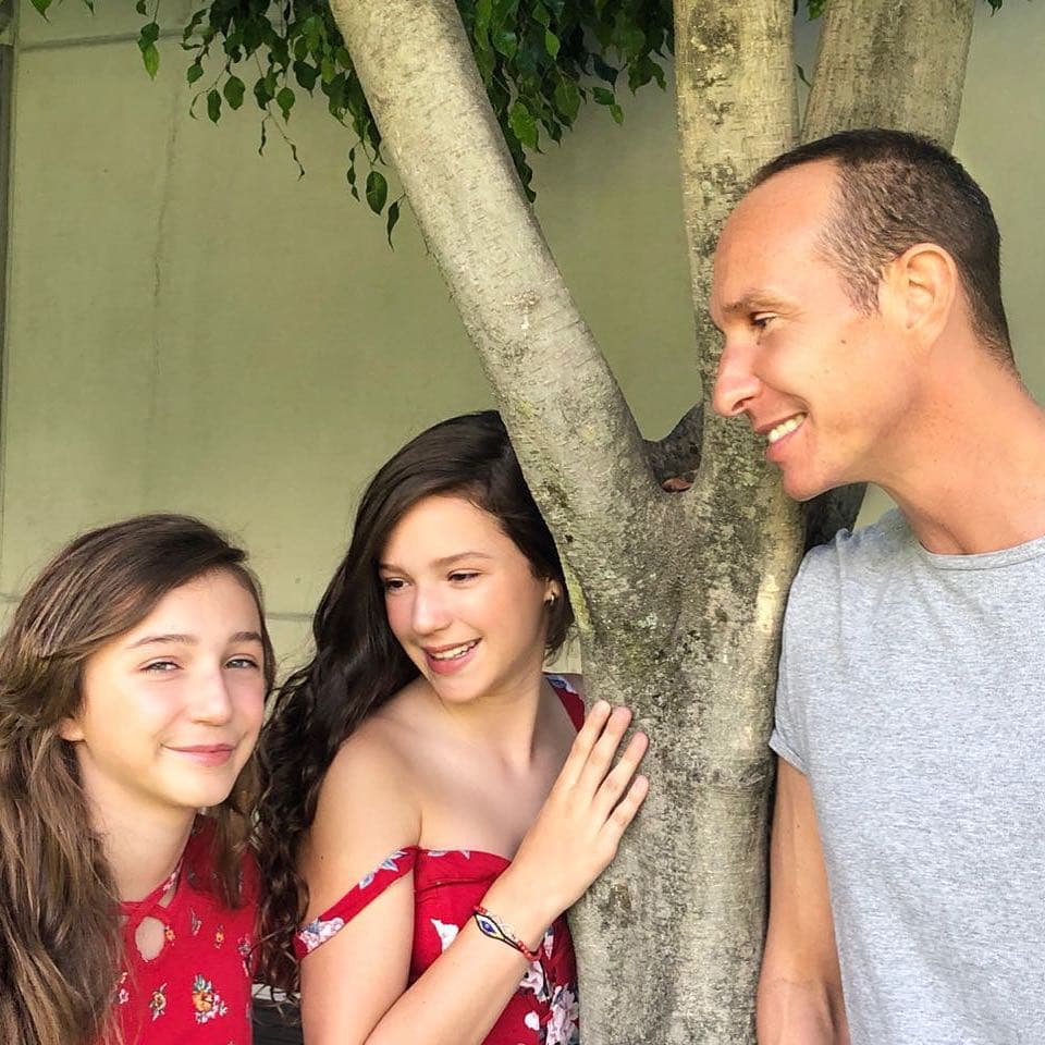 Mientras la primogénita de Andrade Legarreta y Erik Rubín causa revuelo por su talento, belleza y parecido físico a su papá, en redes sociales señalan que su hermana Nina es igualita a la conductora de Hoy.