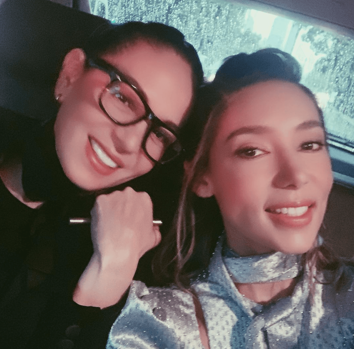 Para los que no sabían, Yolanda Andrade tiene una hermana más chica que se parece a ella. Su nombre es Marilé y ha destacado por sus propios méritos como conductora y cantante de música grupera.
