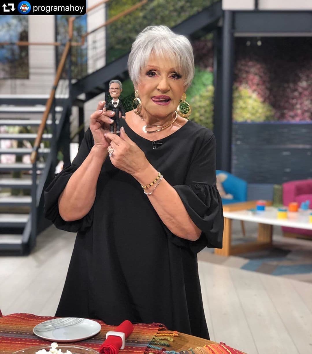 Anel Noreña se incorporó al programa ‘Hoy’, el pasado 7 de noviembre, con la sección ‘40/80’, segmento en el que realiza un homenaje a las mujeres de ese rango de edad. “Me da mucho orgullo decirles que, de hoy en adelante, puedo ser la abuelita de México”, expresó en el matutino.