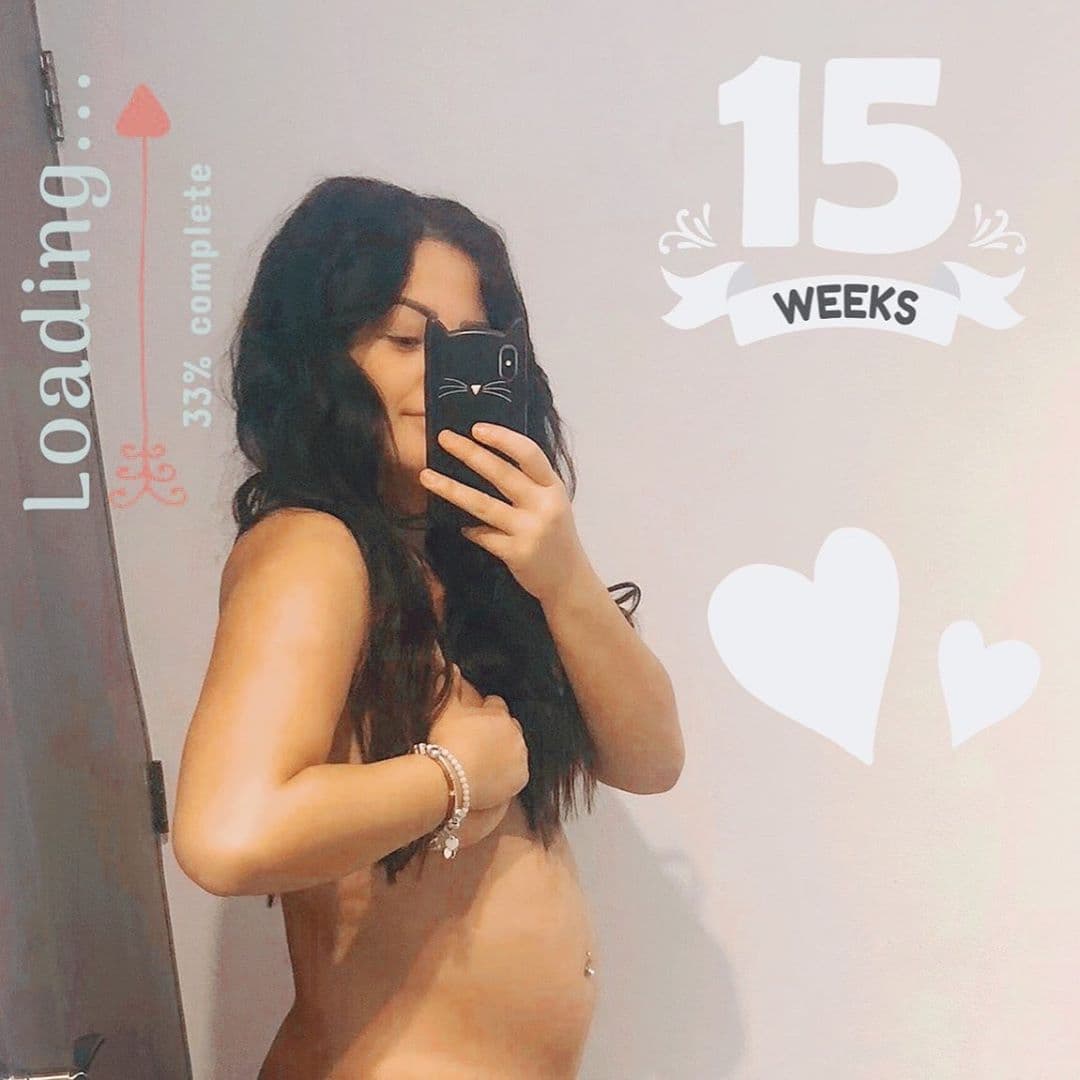 Incluso, Echeverría anteriormente posó desnuda frente al espejo de su casa con el que anunciaba que ya llevaba 15 semanas de gestación. Pero esto era solo el principio, ya que ahora la podemos ver más cambiada.
<br>