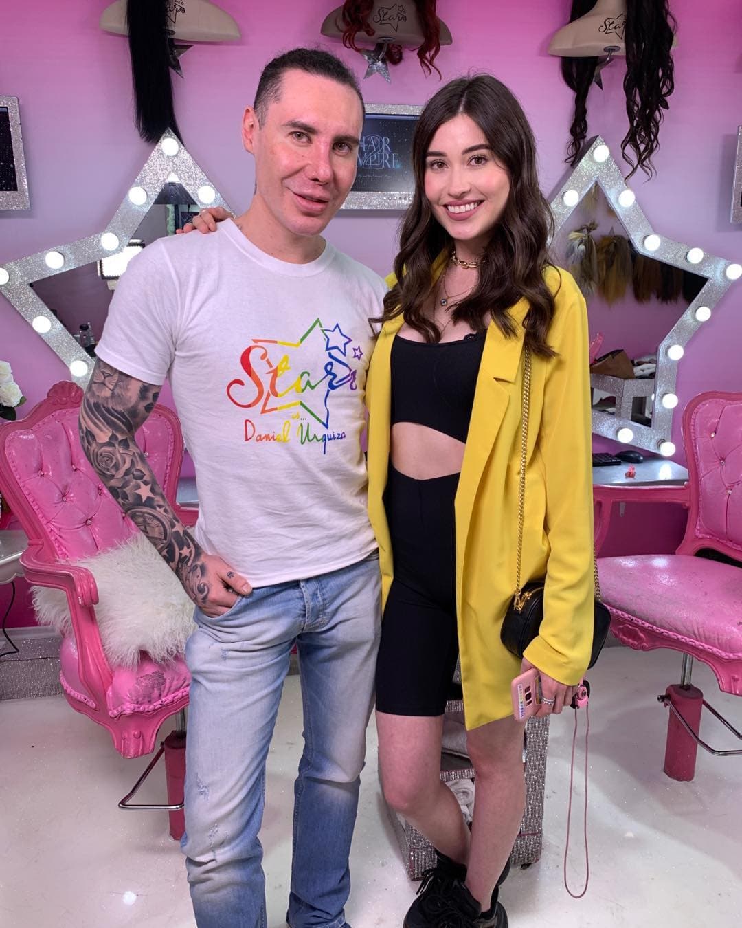 La influencer y conocida novia del youtuber, Werevertumorro, Gabriel Montiel, también llegó a visitar en repetidas ocasiones al experto en diseño de cabello.