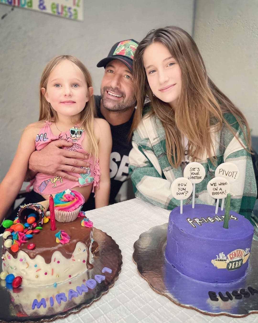 “Sí (estuvo Irina), estuvimos todos”, dijo con una sonrisa el actor, quien hace unos días compartió en su cuenta oficial de Instagram una serie de imágenes en las que dejó ver a detalle la tremenda fiesta que le organizaron a sus hijas.