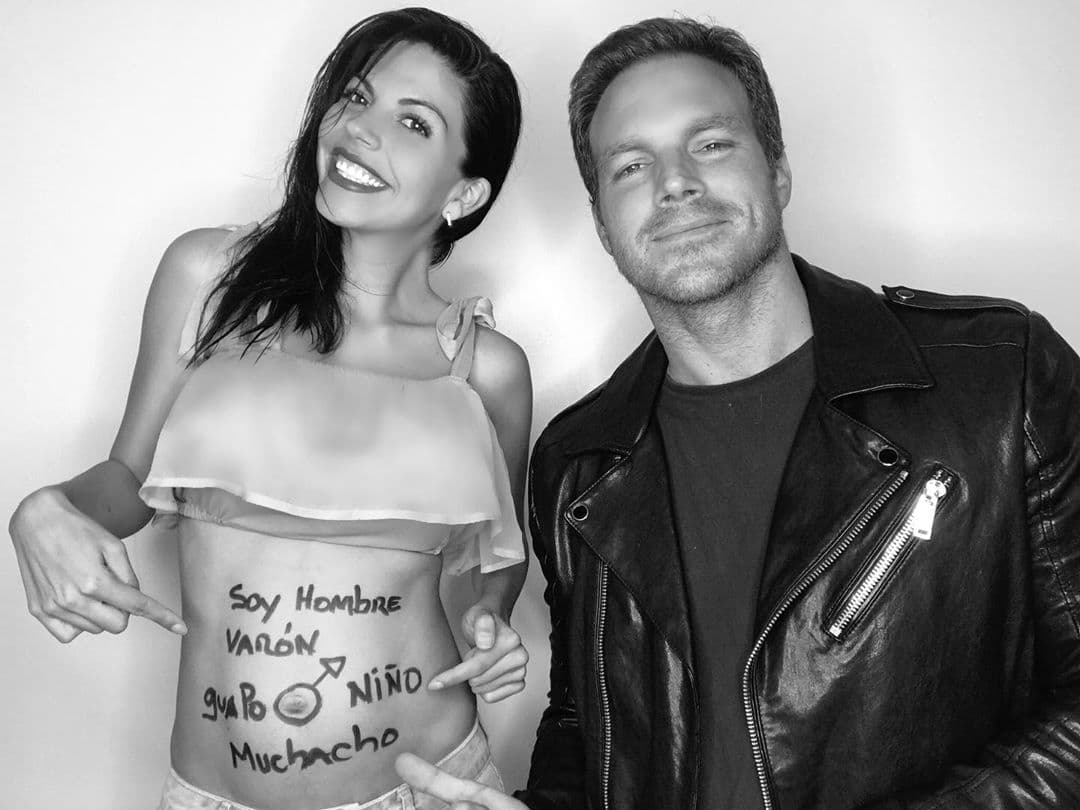 “Hice una prueba y de inmediato corrí a decirle (a León): ‘¿Qué crees? ¡Estoy embarazada!' Los dos lloramos. Lo deseábamos mucho. Desde que nos conocimos y empezamos nuestro noviazgo toda la gente nos decía: ‘ustedes van a tener un niño muy bonito'. Siempre lo soñamos’”, señaló la actriz de telenovelas.