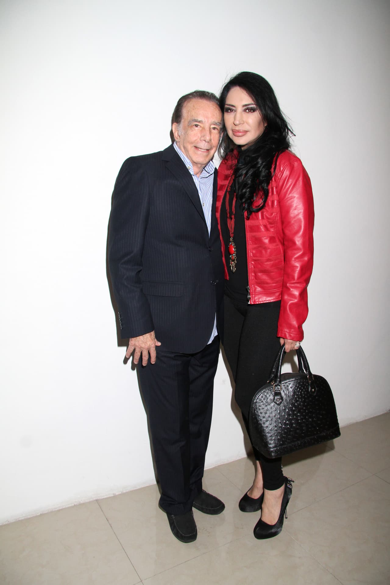 Mauricio Herrera junto a su esposa Luhana Gardi