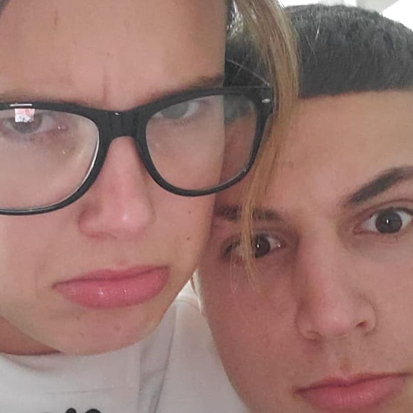 La actriz de la serie de Netflix, Millie Bobby Brown, confirmó recientemente que está saliendo con Joseph de 17 años, el hijo de la leyenda del rugby Jason Robsinon. Se dice que se conocieron apenas dos meses.