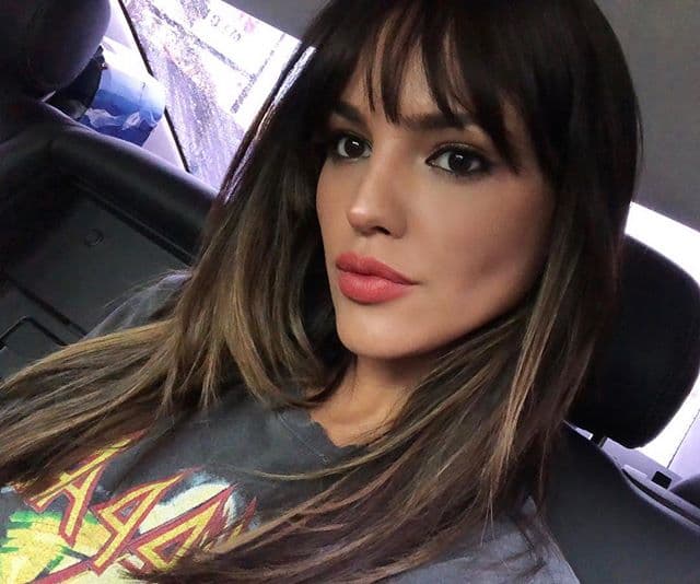 Fleco con cabello largo en capas