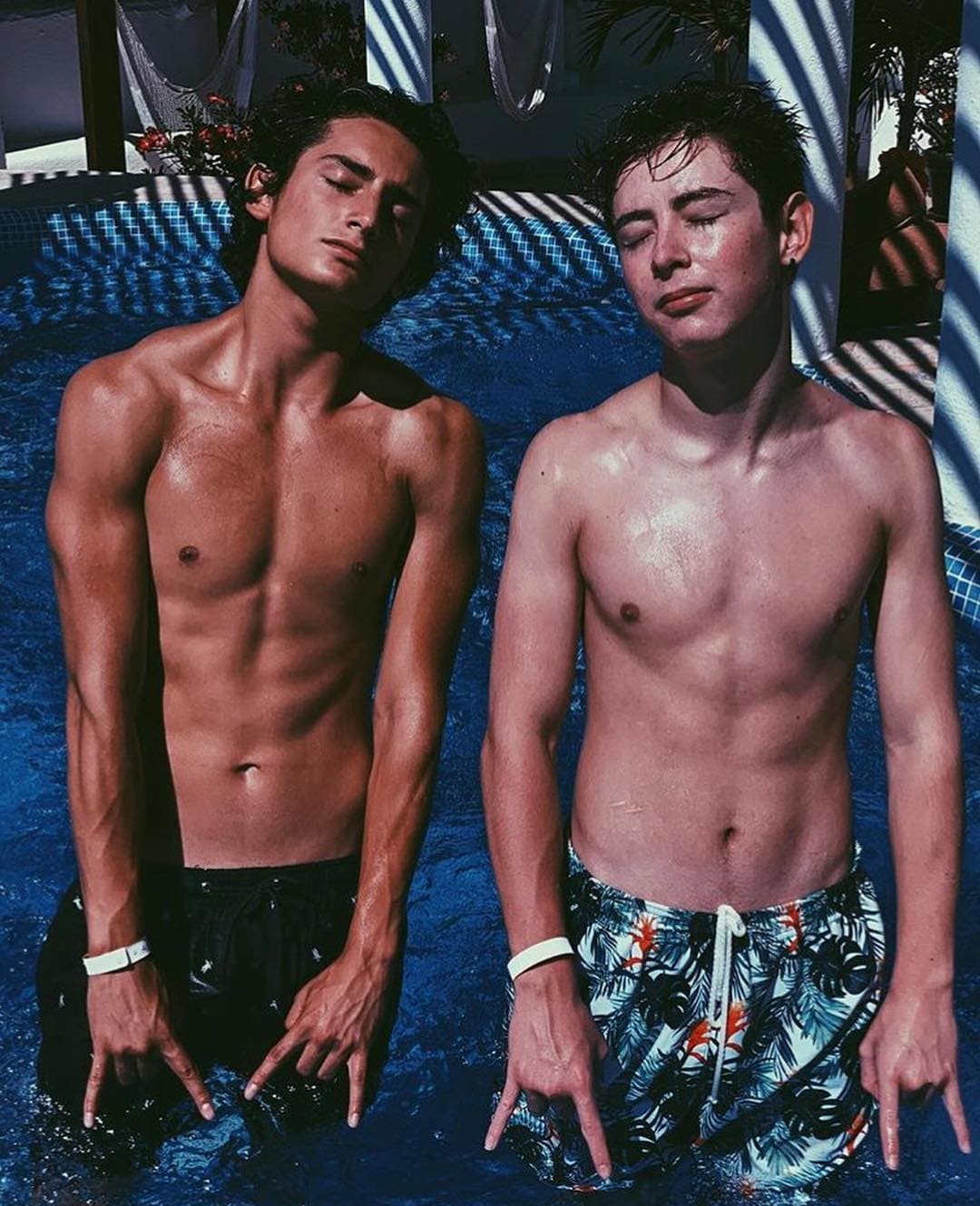 Emilio Osorio vacacionó en familia y disfrutó de la playa.
