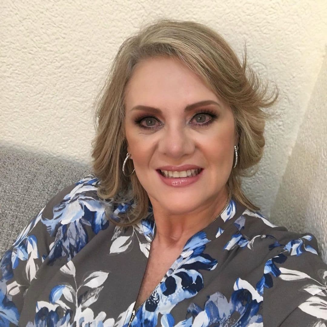 Erika Buenfil es una acrtiz talentosísima, que además nos ha demostrado que eso de las redes sociales es lo suyo. Aunque el apellido sí es el suyo, su nombre real es Teresa de Jesús Buenfil López.