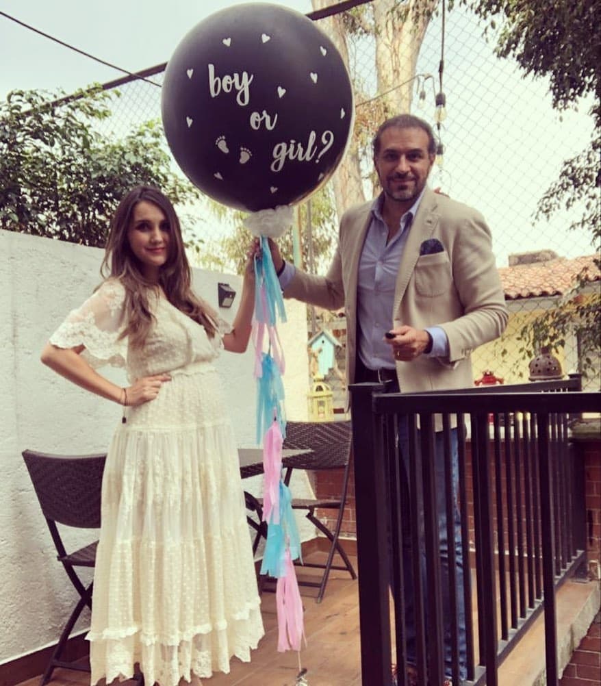 Fue el pasado 13 de septiembre cuando Dulce María y su esposo, Paco Álvarez, revelaron el sexo de su primer bebé juntos, anunciando que tendrían a una niña. En la publicación, fue Anahí quien escribió: "Es como lo soñaste".