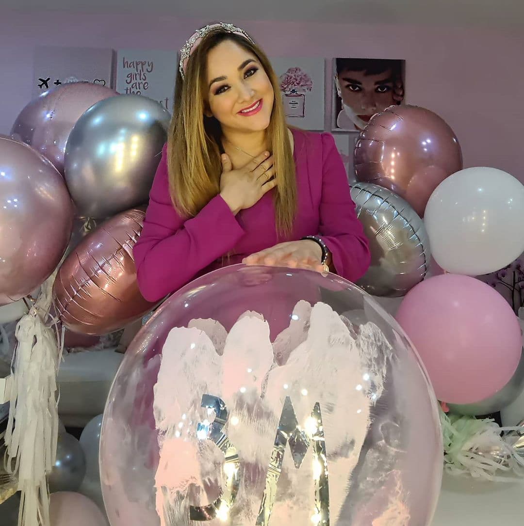 En la recta final de su embarazo, Sherlyn celebró tres millones de seguidores en Instagram.