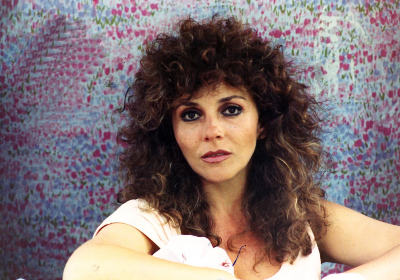 "Me enteré de su verdadera vida. Tenía pareja y había tenido como ocho parejas más, y crista iba a ser su hijo número 13 que tendría", relató amargamente Vérónica a Poniatowska.