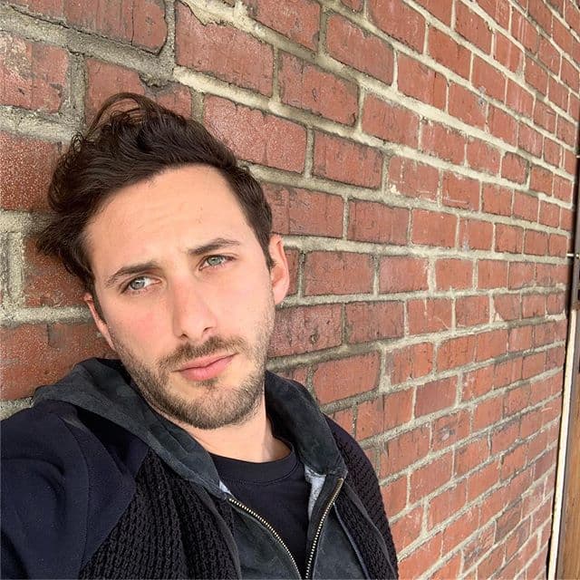 El hijo mayor de la pareja de actores ha trabajado en diferentes producciones de cine y televisión, sin embargo, su trabajo más reciente y con el que ha logrado el éxito fue gracias a la serie El Juego de las Llaves (2019) junto a Maité Perroni y Humberto Busto.