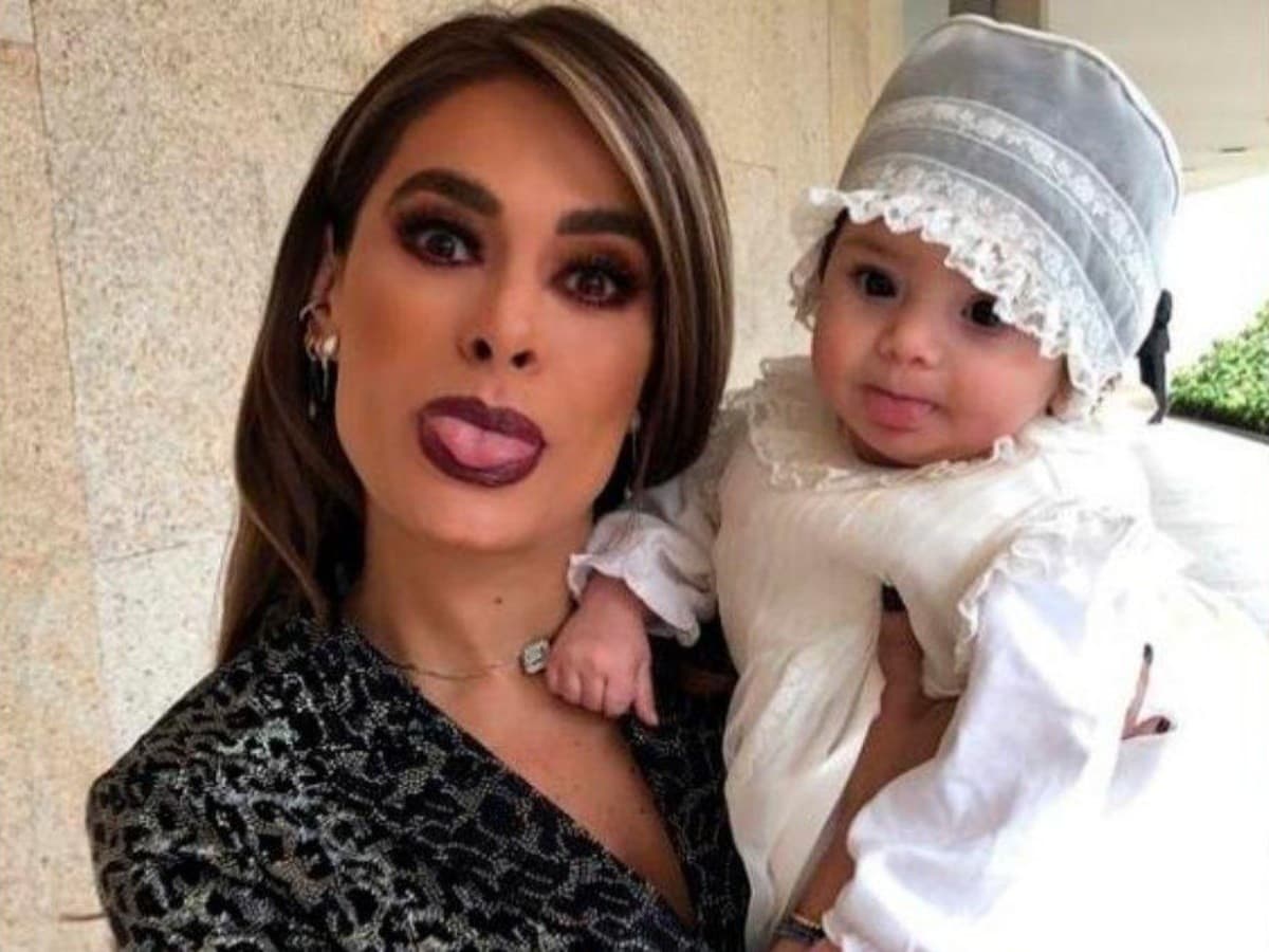 A principios de 2019, Inés Gómez Mont y Víctor Álvarez Puga celebraron el bautizo de la pequeña María. Para los fans de la presentadora de televisión, fue una grata sorpresa saber que la madrina de la más pequeña en la familia de Mont sería nadie menos que Galilea.
<br>
<br>"Gracias Comadre mía, por hacernos el honor de ser padrinos de María, siempre la vamos a querer, cuidar y procurar", dedicó dicho mensaje la conductora de "Hoy" en enero del año pasado. 
<br>