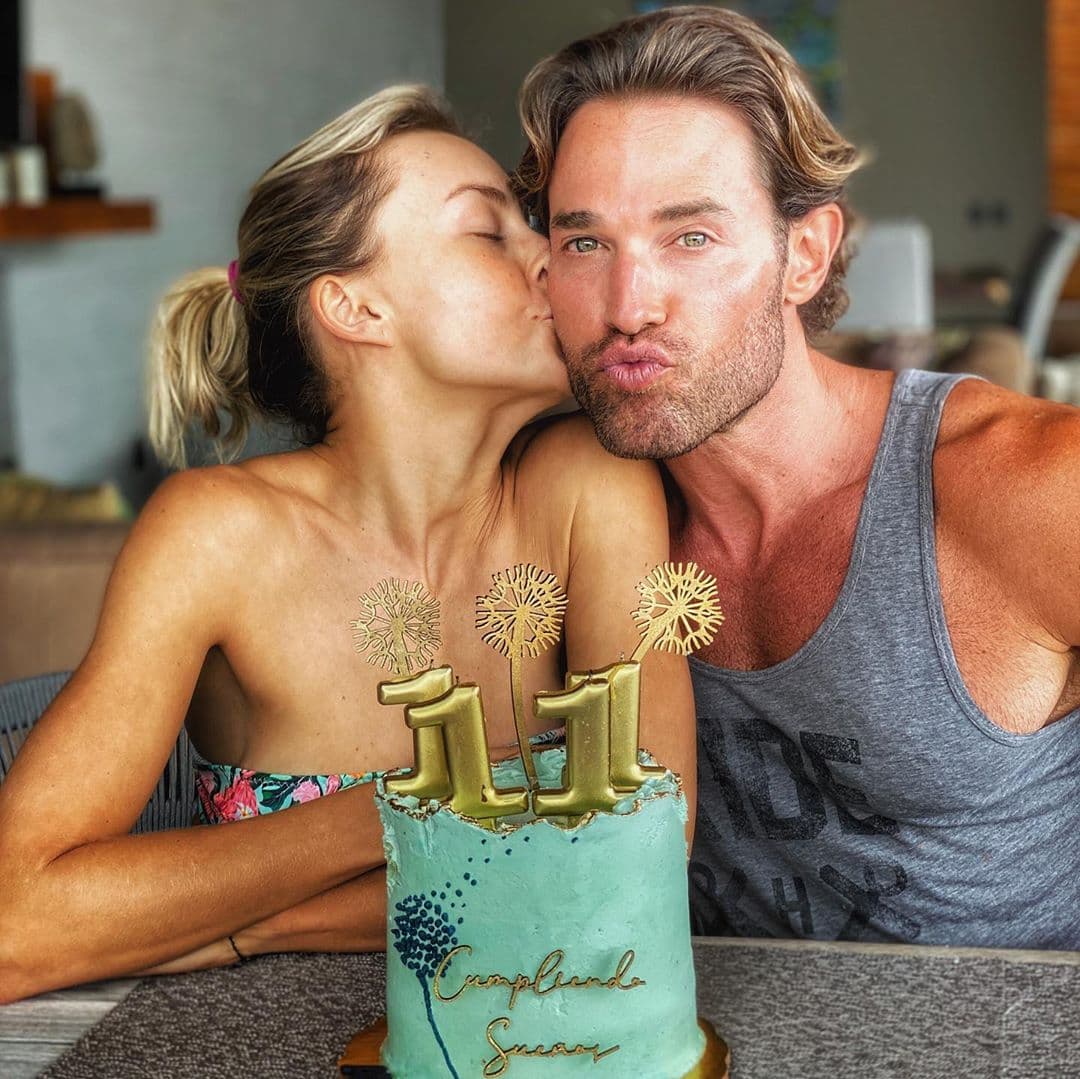 El pasado domingo, ambos actores aprovecharon el día para celebrar juntos ya que durante el cumpleaños de Sebastián Rulli, la actriz de “Imperio de Mentiras” estaría en los llamados de trabajo: “
<a href="https://www.instagram.com/angeliqueboyer/">@Angeliqueboyer</a> mañana estará grabando todo el día así que hoy era el momento de pedir nuestros deseos. 1 año más de vida y que mejor que con el 11&11 para que se cumplan. ¡El 6 de julio es mi cumpleaños así que mañana me lo festejan ustedes!”.