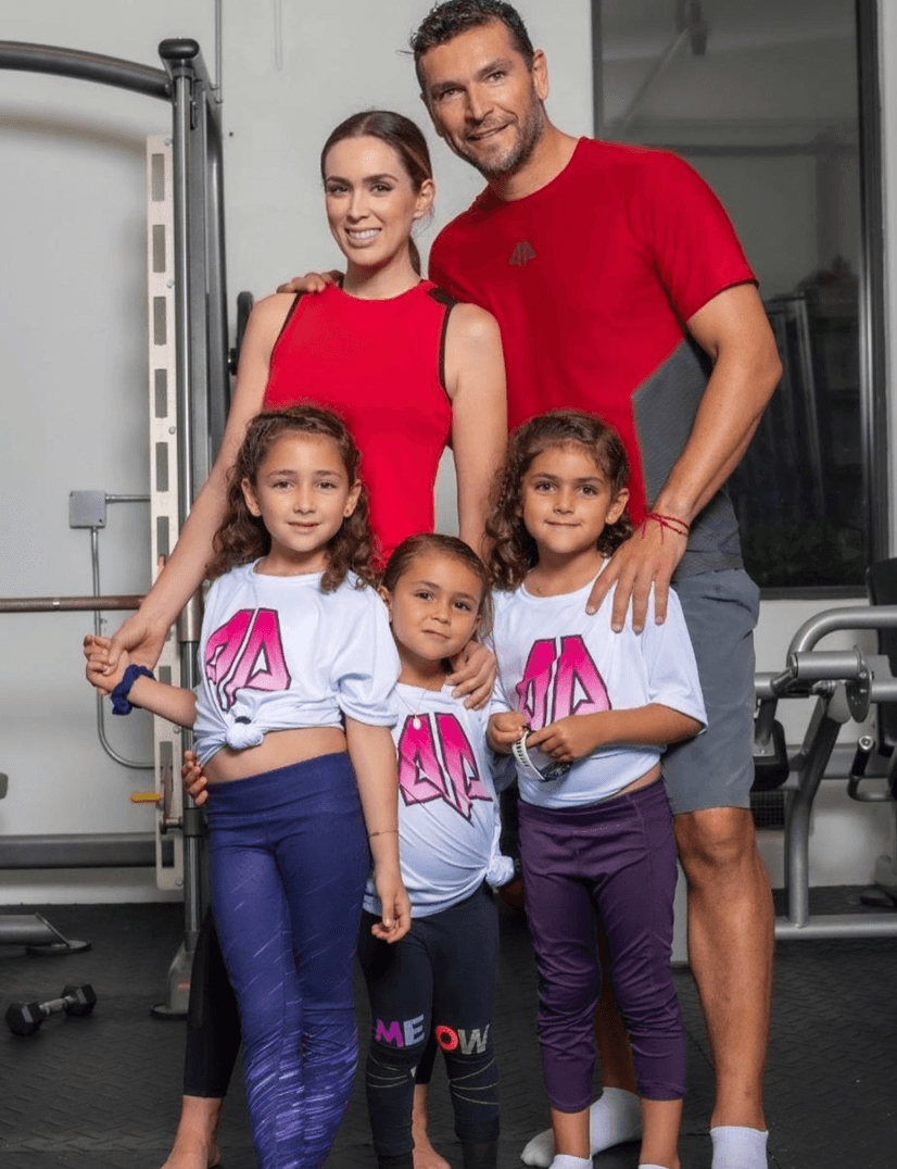 Sobre el ejercicio que realiza, comentó que Barre, ya que no es fan de los gimnasios. Y hacer spinning es otra de las actividades que disfruta hacer.