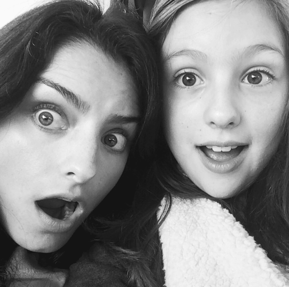 Desde que Ochmann comenzó su noviazgo con Aislinn Derbez, Lorenza tuvo una gran cercanía y buena amistad con la mamá de su hermanita.