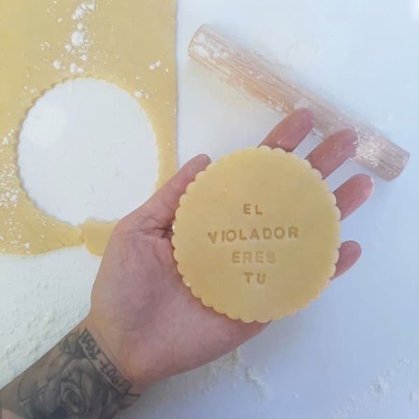 Incluso hay mujeres que han compartido imágenes de galletas que nos recuerdan que es fundamental seguir hablando del tema.