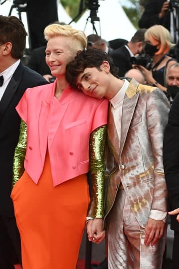 Timothée Chalamet y Tilda Swinton en Cannes 2021