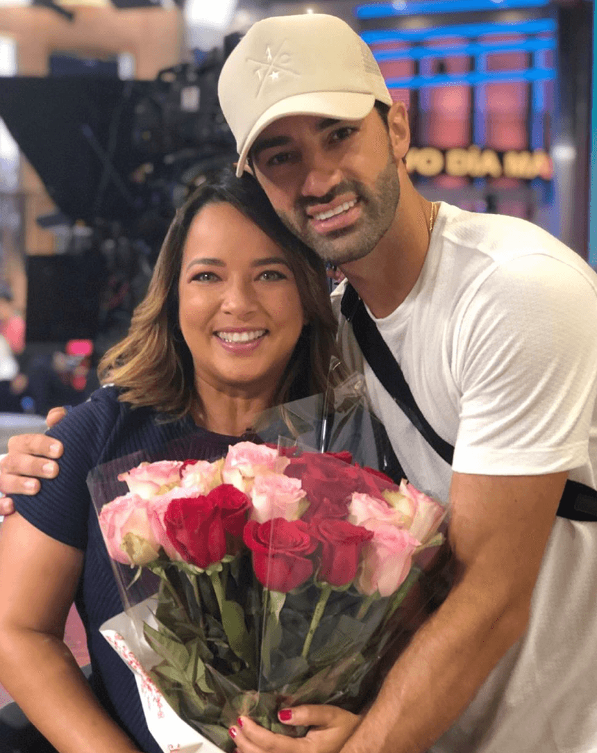 Las fuertes pruebas por las que atravesó Adamari López, la recompensaron con el amor de su pareja, Toni Costa. Ella es mayor que él por 15 años. Han formado una linda familia con su hija, Alaia y están próximos a casarse.