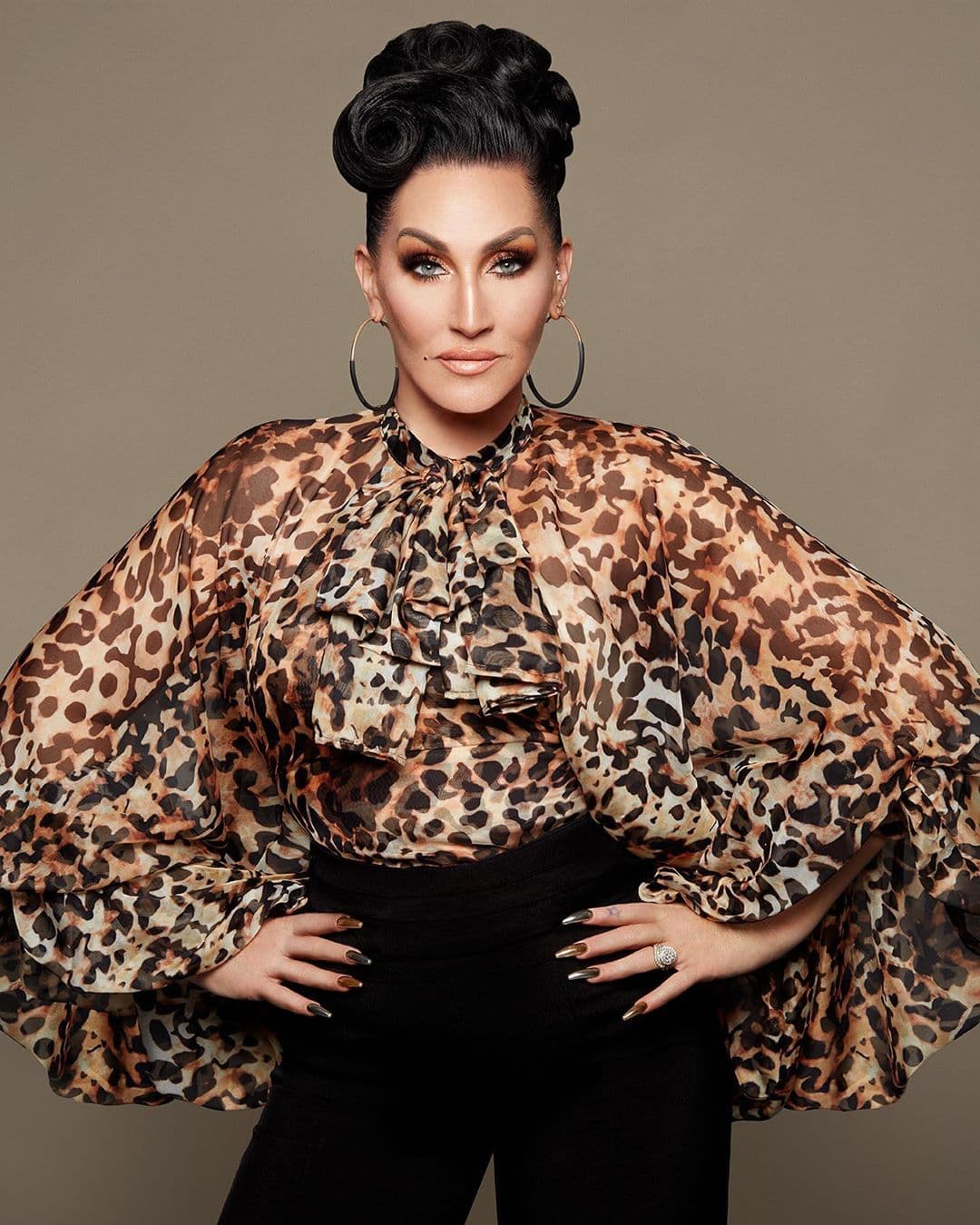 La cantante y presentadora de televisión,
<b>Michelle Visage</b> ingresó al quirófano para que le quitaran de su cuerpo lo que ella denominó “toxinas”. A través de Instagram, agradeció las muestras de cariño que recibió y aprovechó para advertir a sus seguidoras: “La enfermedad de los implantes mamarios es real. No escuches a nadie que diga que no lo es”.