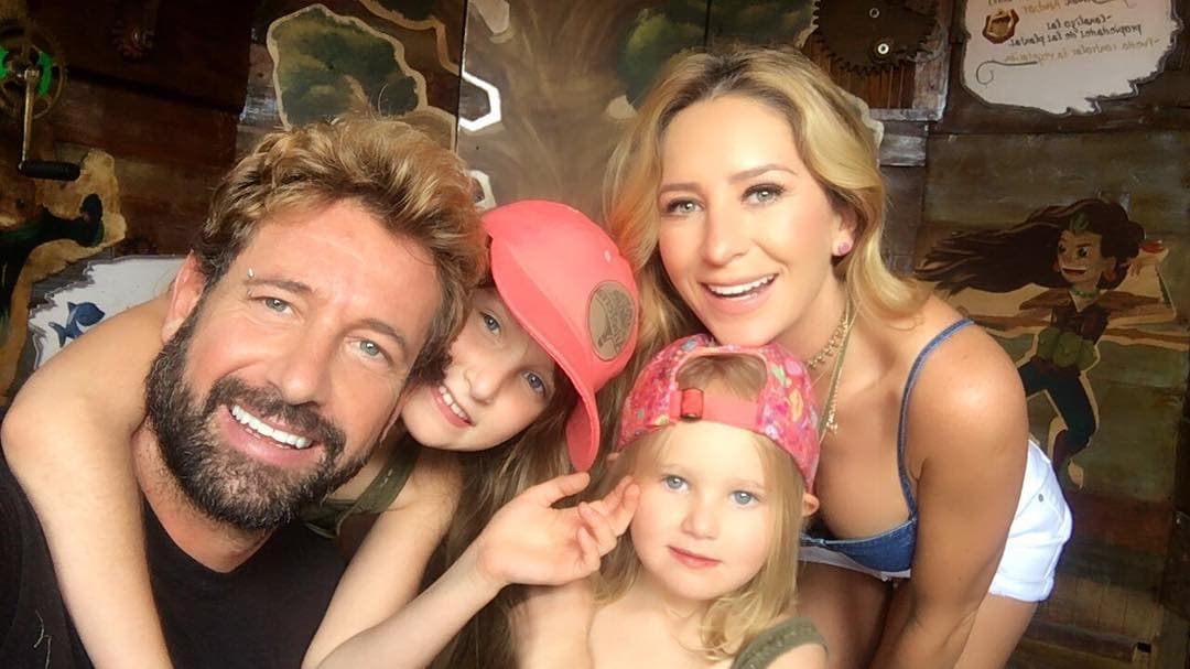 Ocho meses más tarde, y luego de diversos roces en la relación de paternidad entre Geraldine Bazán y Gabriel Soto, una nueva serie de declaraciones desatan conflicto entre la ex pareja y que, incluso, regresaron a Irina Baeva a la narrativa.