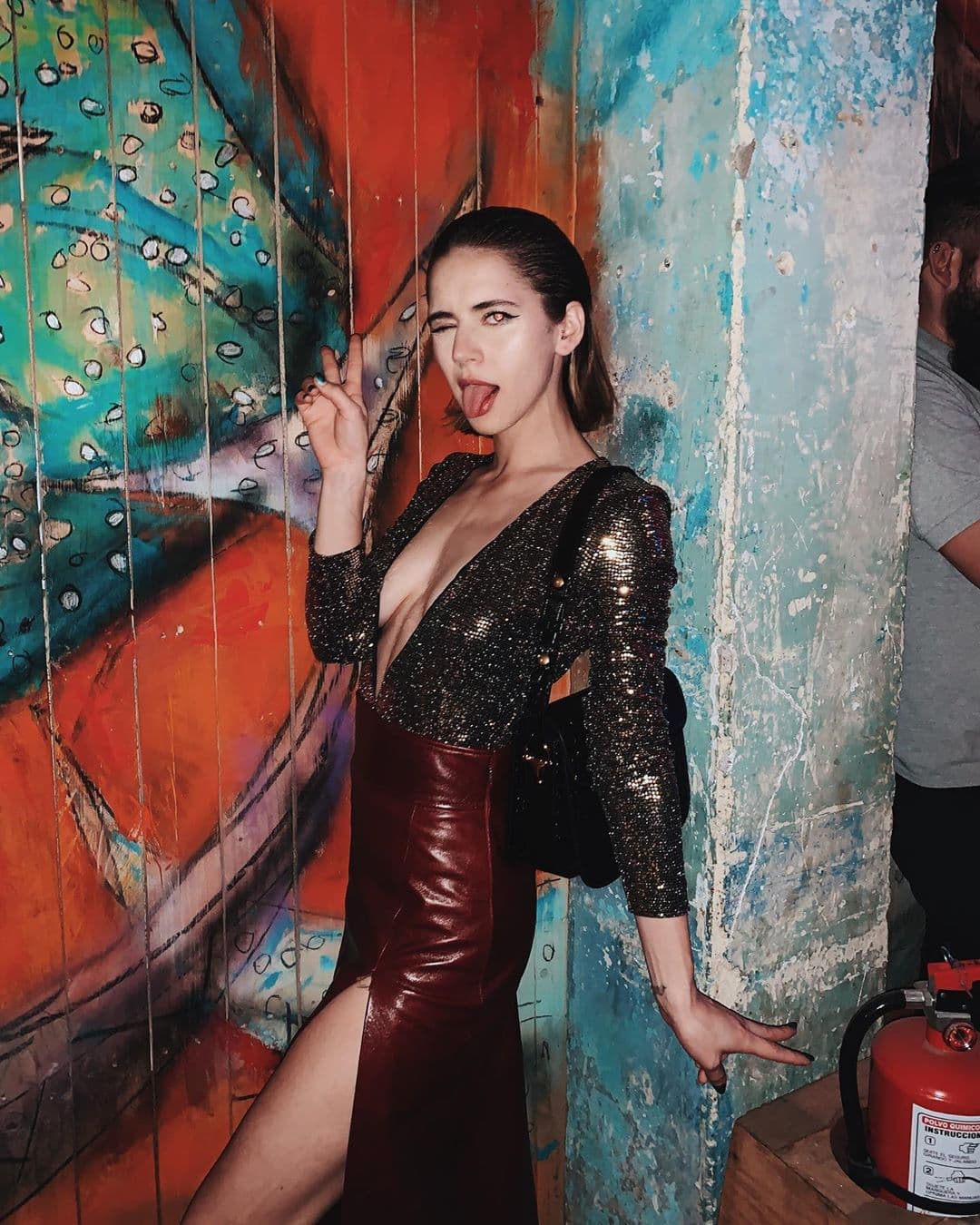 Tessa Ia, cantante y actriz de Desenfrenadas (2020) también se ha unido al estilo y todo indica que la tendencia es fuerte, pues incluso copio el estilo de su hermana, la también actriz, Naian González Norvind, lleva igualmente su bob corto.