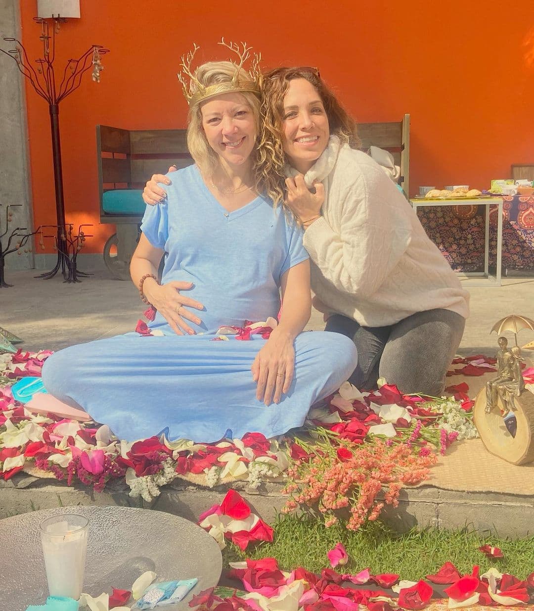 "Qué hermoso compartir el camino juntos y ser parte de sus vidas en este momento tan mágico y especial. Los amo con todo mi corazón", escribió también la actriz, y amiga de Castillo, Tamara Mazarrasa.