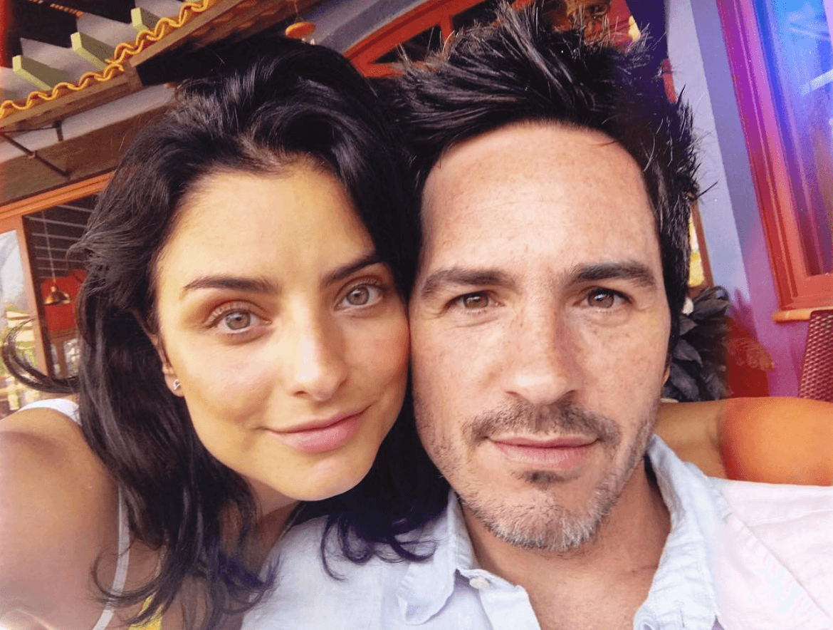 El flechazo entre Aislinn Derbez y Mauricio Ochmann se dio cuando ambos protagonizaron la película “A la mala”, en el 2014. Tras dos años de relación, la pareja se casó en el 2016 y en el 2018 dieron la bienvenida a su primera hija en común, Kailani, la adoración de la joven pareja. Tras haber participado en la serie De viaje con los Derbez (2019) y, pese a los problemas, la relación de ambos va viento en popa.