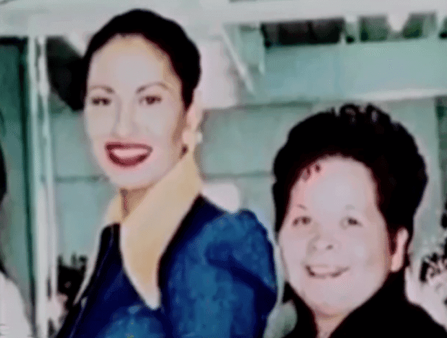 La cantante de “Cómo la flor” perdió la vida en aquel trágico evento, mientras Yolanda Saldívar continúa en cumpliendo una cadena perpetua en con posibilidad de libertad condicional en el 2025.