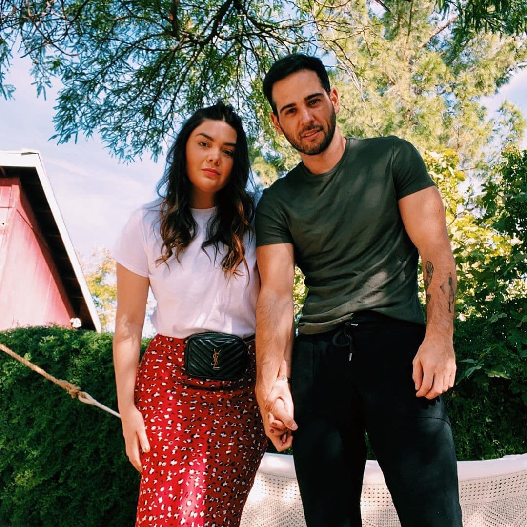 Yuridia reaparece de la mano de su esposo tras rumores de separación