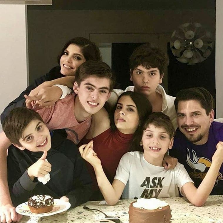 "Se me pone la piel Chinita al ver tanto amor tu mami en el cielo ha de estar tan feliz y tranquila al ver que sus hijos son tan amados por Ana Bárbara su mamá aquí en la tierra", escribió una seguidora del adolescente.