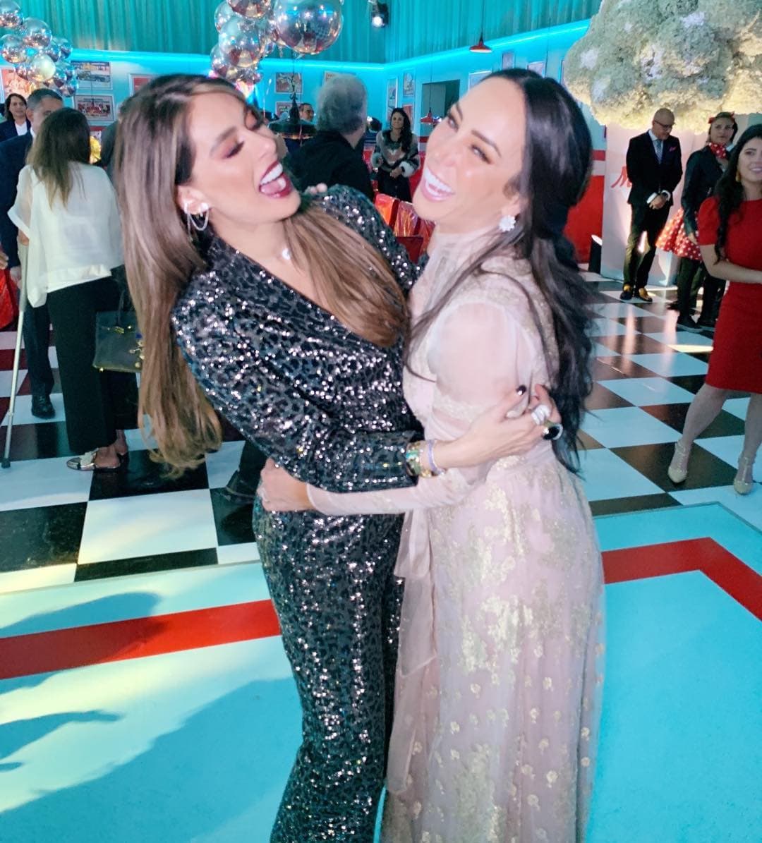 En meses anteriores, corrieron rumores del periodista Alex Kaffie, asegurando en su columna de El Heraldo de México que la amistad entre ambas presentadoras ya no era la de antes, sin embargo, estas nuevas muestras de cariño de las Inés y Gali pueden demostrar todo lo contrario.