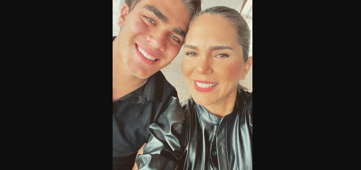El joven vive en Perú con su mamá y su mellizo