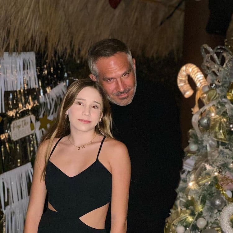 Gala es la hija mayor de Arath de la Torre y Susy Lu.