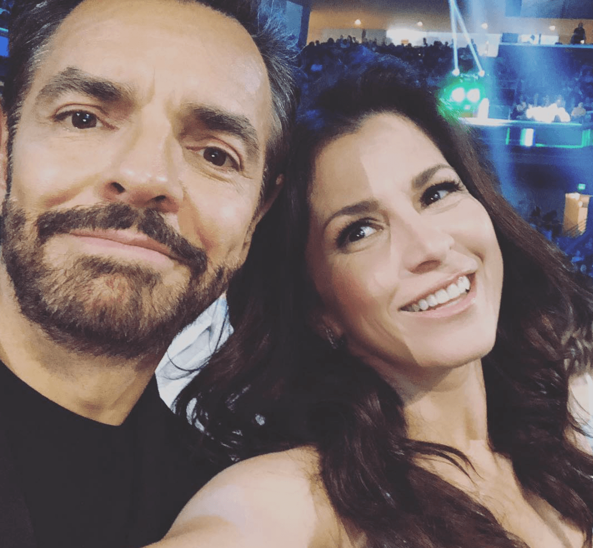 Aunque parece que la relación de Alessandra Rosaldo y Eugenio Derbez siempre ha sido miel sobre hojuelas, la cantante de Sentidos Opuestos confesó que, antes de casarse se dieron un “break”, pero gracias a su hijastra, Aislinn, fue que él se animó a comprometerse con ella, tras 6 años y medio de noviazgo. Ahora, junto a su hija, Aitana, disfrutan pasar tiempo en familia.