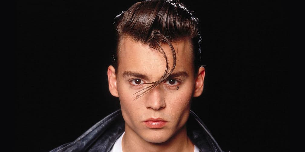 Depp viaja con su traje del capitán Jack Sparrow de Piratas del Caribe para sorprender a niños en los hospitales.