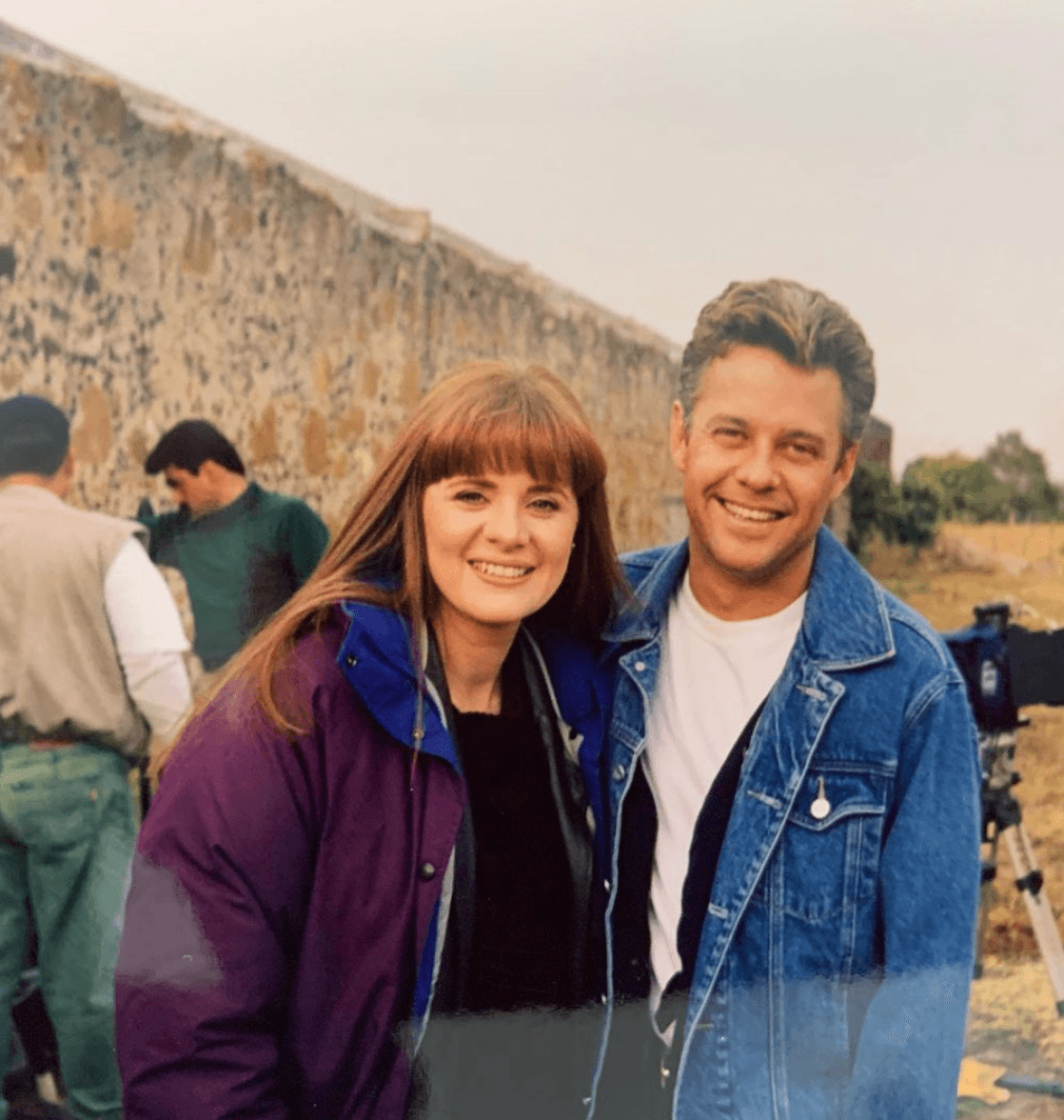 ‘Acompáñame’, ‘Ambición’, ‘El derecho de nacer’, ‘El Maleficio’ fueron algunas de sus primeras telenovelas, pero fue en 1985 que obtuvo su primer protagónico en la telenovela ‘Angélica’.
<br>
<br>En sus redes sociales, la artista mexicana ha compartido algunas imágenes del recuerdo, como esta en la que aparece junto al actor Alexis Ayala mientras grabaron juntos ’Tres mujeres’.
<br>