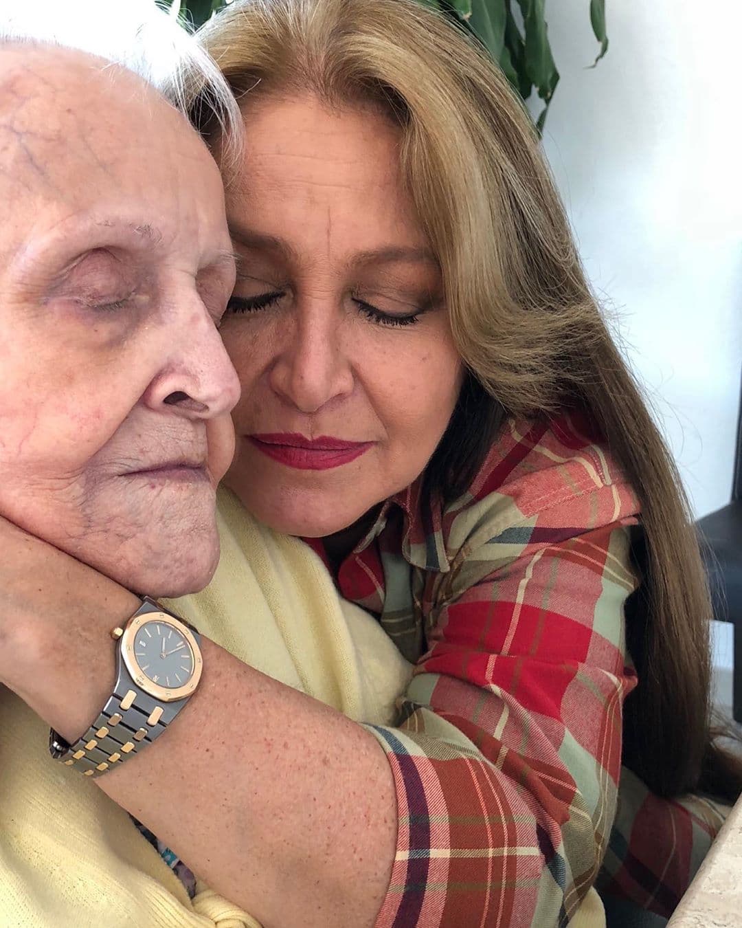 Daniela Romo y su mamá Teresa Corona.