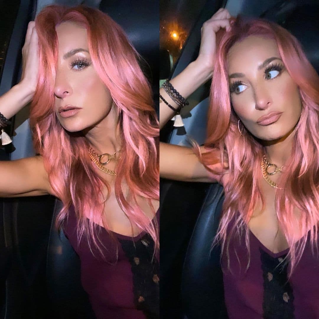 Alguien que también intentó este look gracias a la tecnología fue Geraldine Bazán. 
<br>
<br>"La vida es muy corta como para no tener el pelo rosa... #iwearpinkhair", escribió.