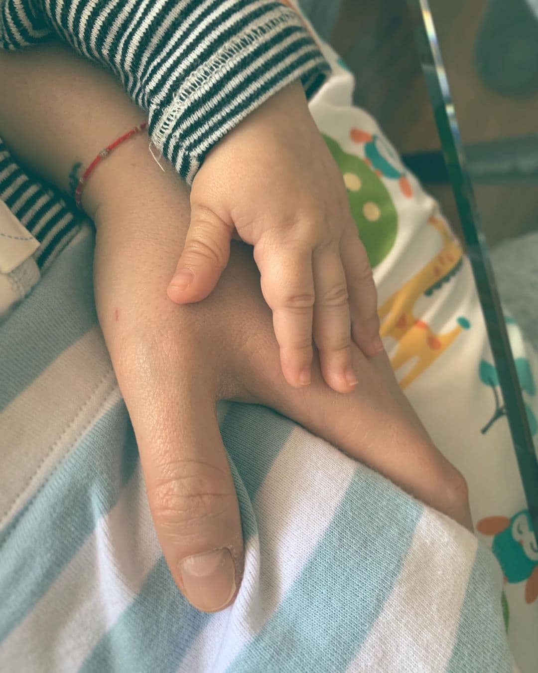 A través de su cuenta de Instagram, la intérprete ha mostrado cómo ha crecido su bebé, quien nació en mayo de este año y ya dijo sus primeras palabras.