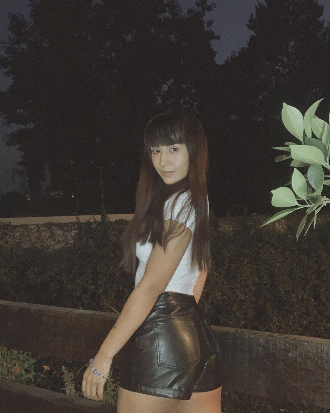 Durante inicios de la reciente cuarentena debido a la crisis por coronavirus, la hermana mayor de Emilio Osorio se sometió un cambio de imagen, regresando a su cabello castaño. Fue incluso Niruka quien se encargó de teñir y despuntar el cabello de su hija.